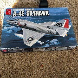 AMT Ertl model kit McDonnell Douglas A-4E Skyhawk Navy plane sealed parts
